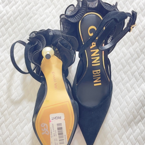 Gianni Bini Black Heels with Elegant Design - Picture 6 of 7